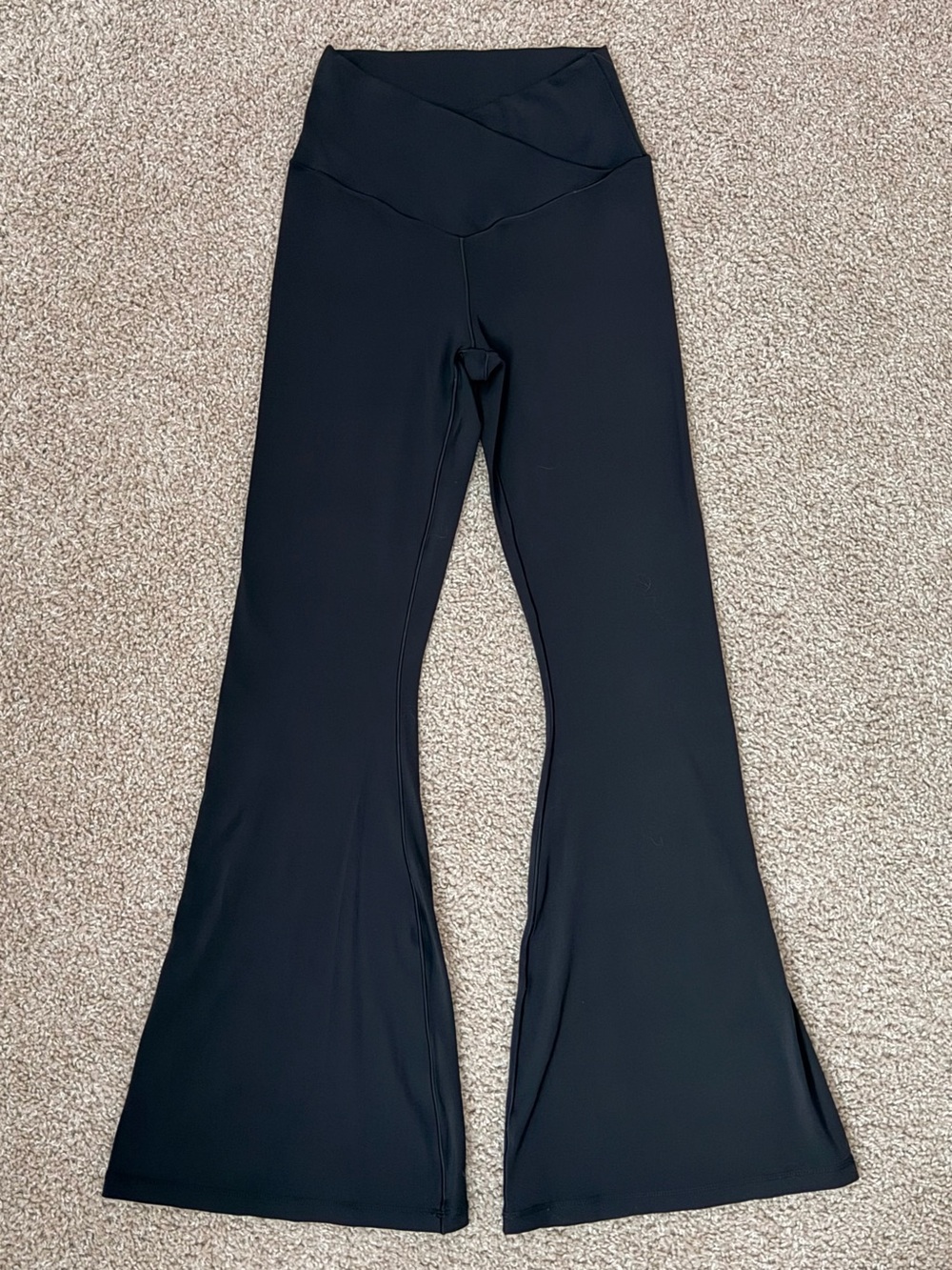 Offline By Aerie Real Me High Waisted Crossover
Flare Legging Size Medium Short